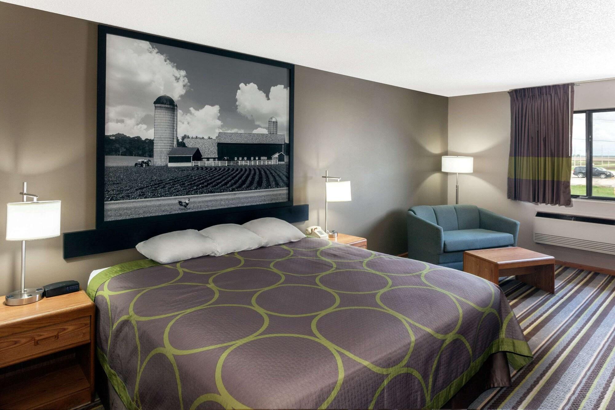 Super 8 By Wyndham Gilman Hotell Exteriör bild